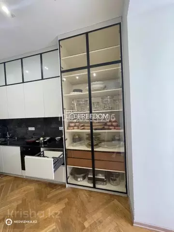 5-комнатная квартира, этаж 3 из 8, 155 м²