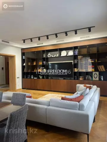 5-комнатная квартира, этаж 3 из 8, 155 м²