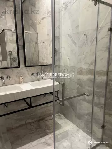 5-комнатная квартира, этаж 3 из 8, 155 м²