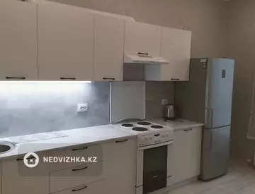 1-комнатная квартира, этаж 8 из 12, 39 м², на длительный срок