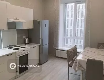 1-комнатная квартира, этаж 8 из 12, 39 м², на длительный срок