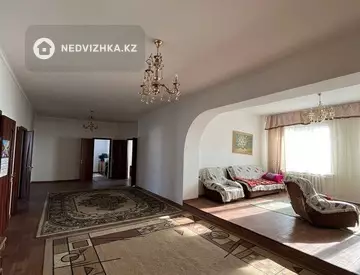 5-комнатная дача, 26.4 соток, 193 м²