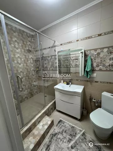 4-комнатная квартира, этаж 2 из 10, 125 м²