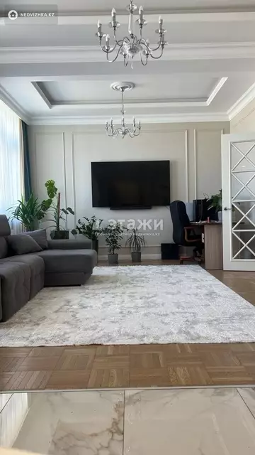 3-комнатная квартира, этаж 8 из 12, 130 м²