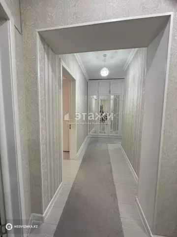 2-комнатная квартира, этаж 4 из 10, 72 м²