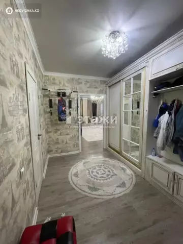 4-комнатная квартира, этаж 13 из 13, 110 м²