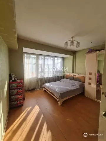 2-комнатная квартира, этаж 4 из 5, 63 м²