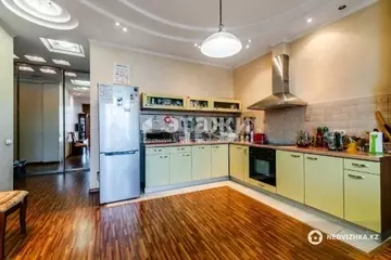 3-комнатная квартира, этаж 10 из 12, 104 м²