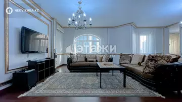5-комнатная квартира, этаж 9 из 10, 260 м²