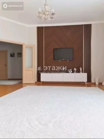 3-комнатная квартира, этаж 10 из 26, 138 м²