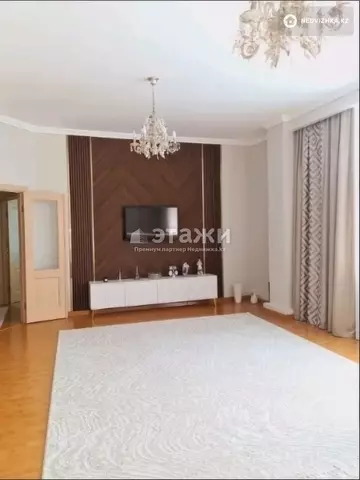 3-комнатная квартира, этаж 10 из 26, 138 м²