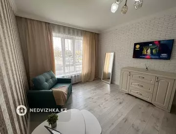 1-комнатная квартира, этаж 1 из 10, 38 м², посуточно