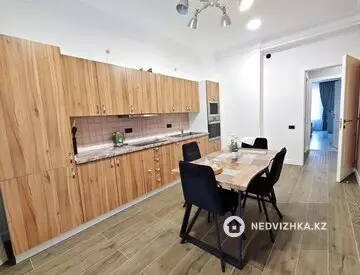 2-комнатная квартира, этаж 3 из 17, 76 м²