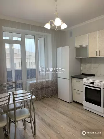 1-комнатная квартира, этаж 4 из 8, 38 м²