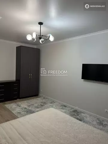 1-комнатная квартира, этаж 4 из 8, 38 м²