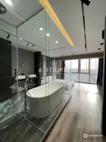 4-комнатная квартира, этаж 10 из 17, 118 м²