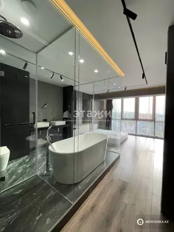 4-комнатная квартира, этаж 10 из 17, 118 м²