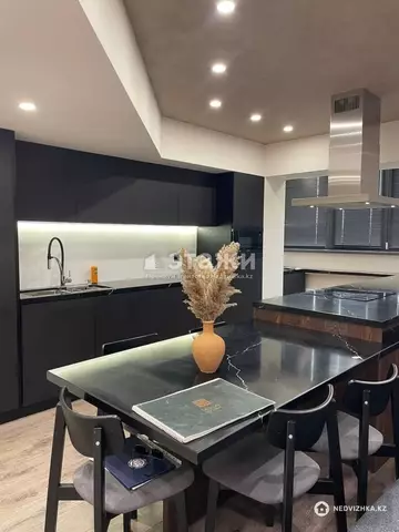 4-комнатная квартира, этаж 10 из 17, 118 м²