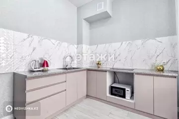 1-комнатная квартира, этаж 2 из 13, 42 м²