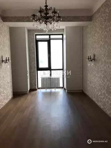 4-комнатная квартира, этаж 7 из 87, 150 м²