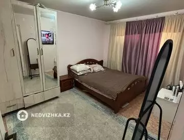 4-комнатная квартира, этаж 3 из 5, 60 м²