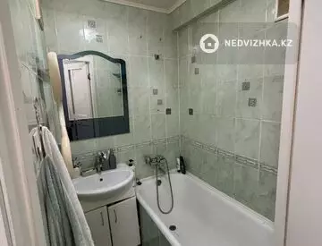 4-комнатная квартира, этаж 3 из 5, 60 м²
