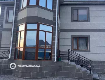 4-комнатный дом, 12 соток, 200 м², на длительный срок