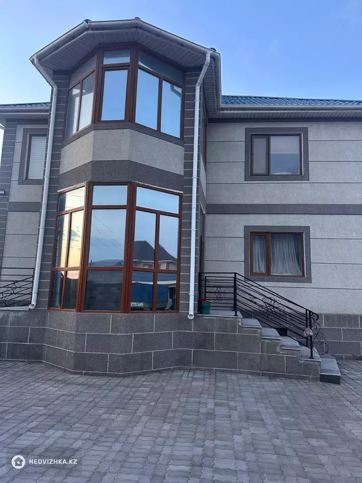 200 м², 4-комнатный дом, 12 соток, 200 м², на длительный срок, изображение - 1