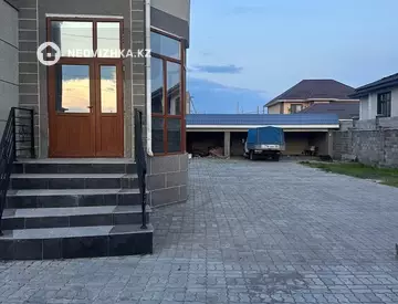 4-комнатный дом, 12 соток, 200 м², на длительный срок