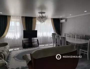 4-комнатная квартира, этаж 4 из 5, 107 м²