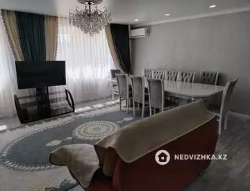 4-комнатная квартира, этаж 4 из 5, 107 м²