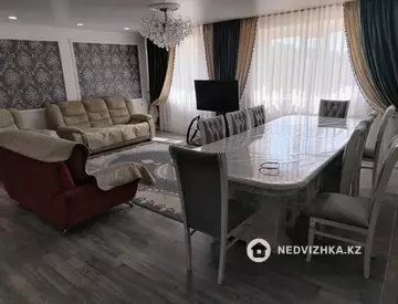 4-комнатная квартира, этаж 4 из 5, 107 м²