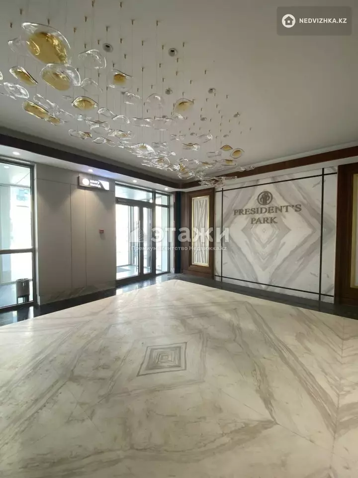400 м², 8-комнатная квартира, этаж 1 из 3, 400 м², изображение - 1