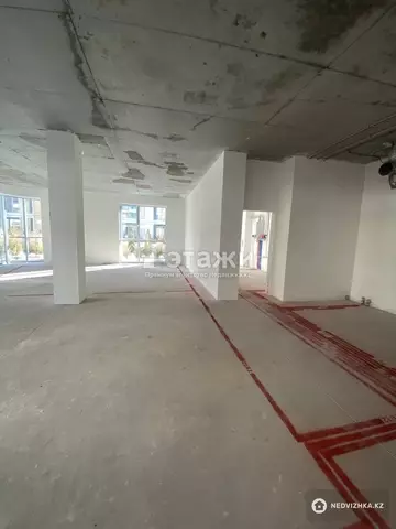 400 м², 8-комнатная квартира, этаж 1 из 3, 400 м², изображение - 0