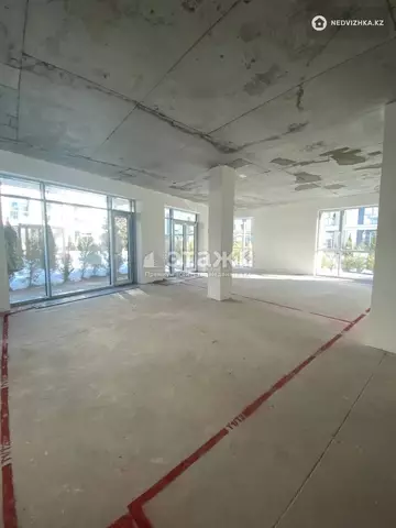 400 м², 8-комнатная квартира, этаж 1 из 3, 400 м², изображение - 1
