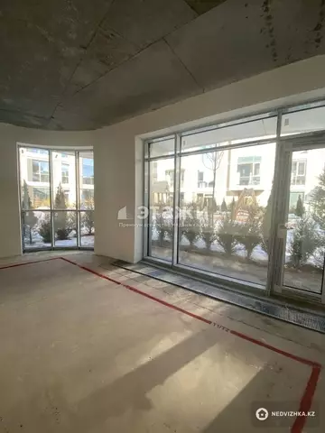 400 м², 8-комнатная квартира, этаж 1 из 3, 400 м², изображение - 2
