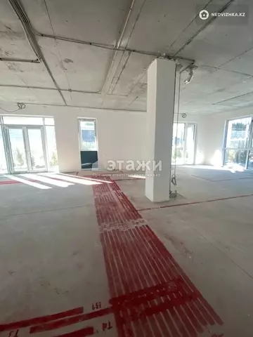 400 м², 8-комнатная квартира, этаж 1 из 3, 400 м², изображение - 4