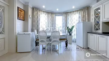 4-комнатная квартира, этаж 2 из 7, 152 м²
