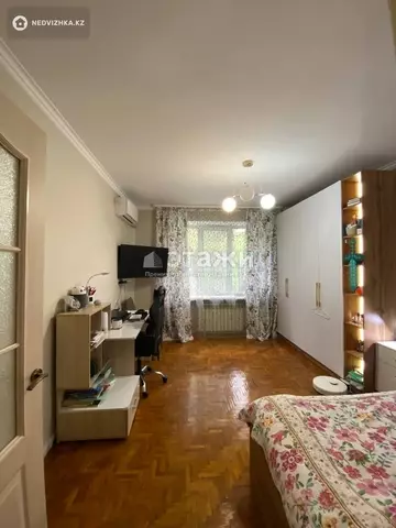 3-комнатная квартира, этаж 3 из 5, 82 м²