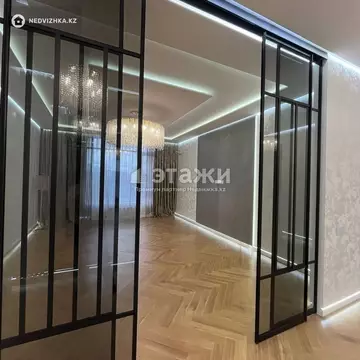 4-комнатная квартира, этаж 2 из 20, 142 м²