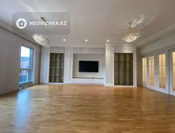 5-комнатная квартира, этаж 3 из 3, 250 м²