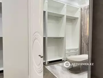 4-комнатная квартира, этаж 6 из 7, 225 м²