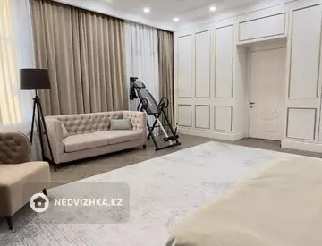 4-комнатная квартира, этаж 6 из 7, 225 м²