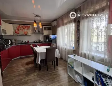 4-комнатная квартира, этаж 3 из 3, 150 м²