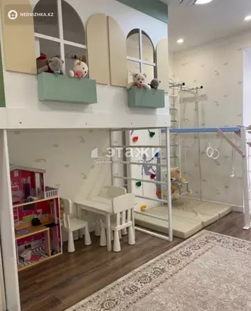 4-комнатная квартира, этаж 1 из 10, 108 м²