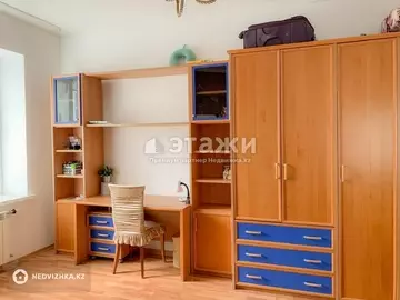 3-комнатная квартира, этаж 4 из 5, 116 м², посуточно