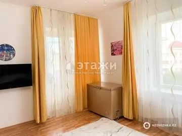 3-комнатная квартира, этаж 4 из 5, 116 м², посуточно