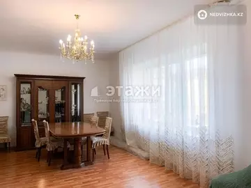 3-комнатная квартира, этаж 4 из 5, 116 м², посуточно