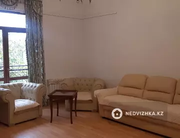 2-комнатная квартира, этаж 3 из 7, 74 м², на длительный срок