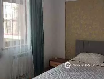 2-комнатная квартира, этаж 3 из 7, 74 м², на длительный срок